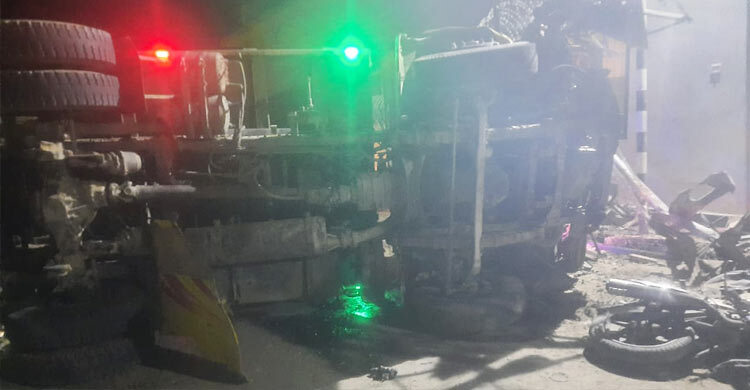 কাজ শেষে বাড়ি ফেরার পথে প্রাণ গেল ২ যুবকের